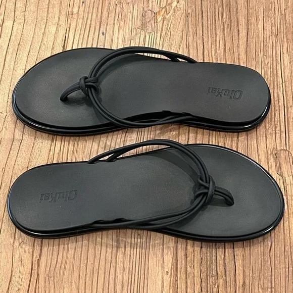 Women’s Olukai Aka, with Tags, Size 8, black, sleek thong sandal - Picture 4 of 8